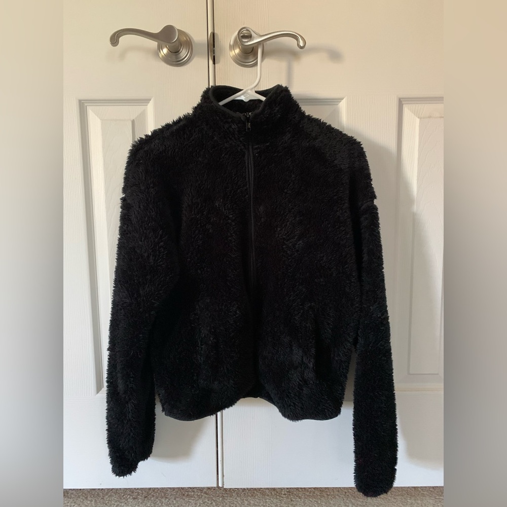 Black fully-zipped fleece jacket with pockets by Forever 21; size small